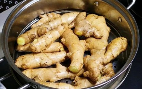 生姜放鍋里蒸一蒸，作用拿錢都買不到，80歲奶奶偷教妙招，真管用-七不姜 生姜養生網-明德CSA生態姜園&明安農業